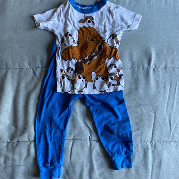 Bundle of PJs Star Wars 2 sets 2T - Picture 2 of 3